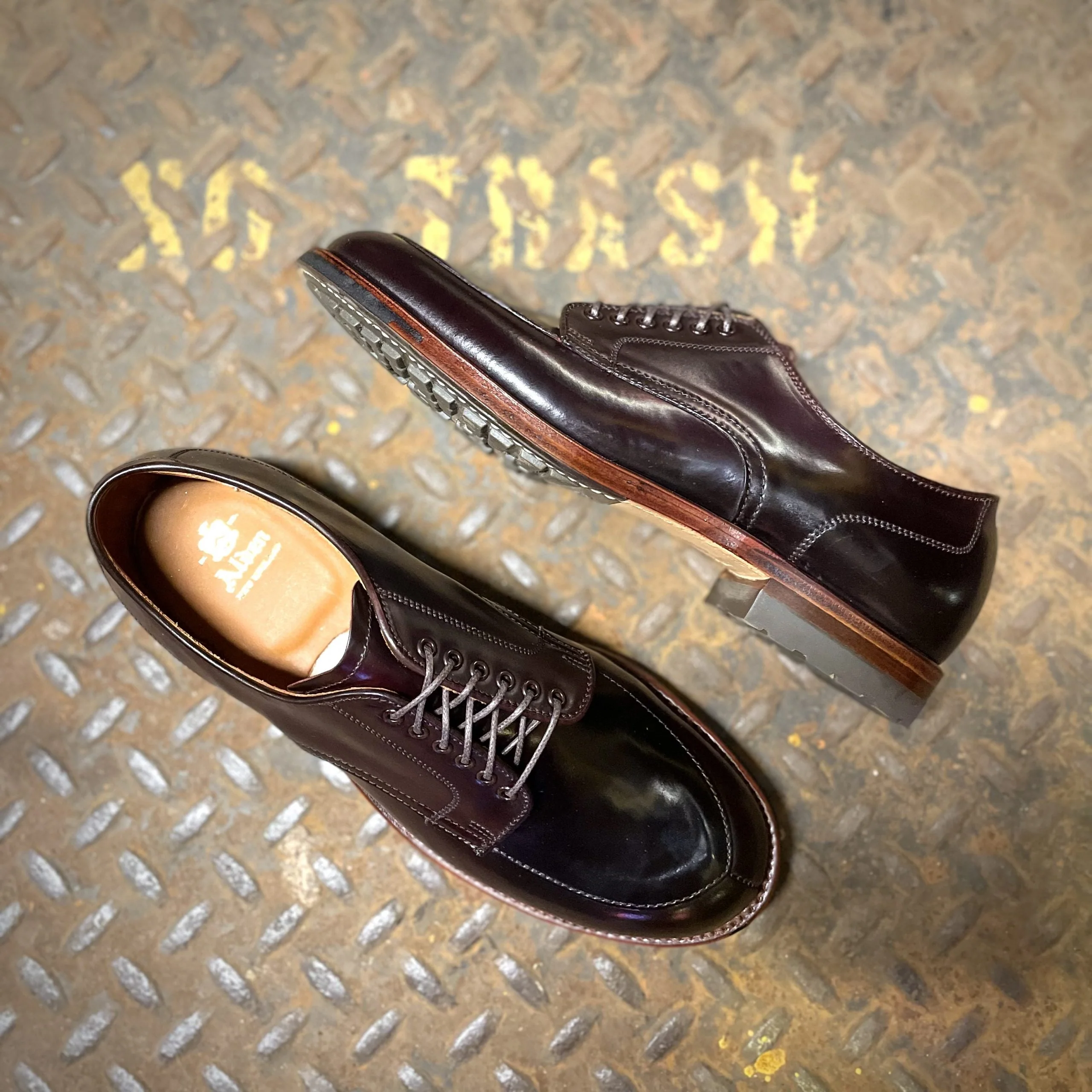 D1629C - V Tip Split Toe Blucher in Color 8 Shell - Image 8