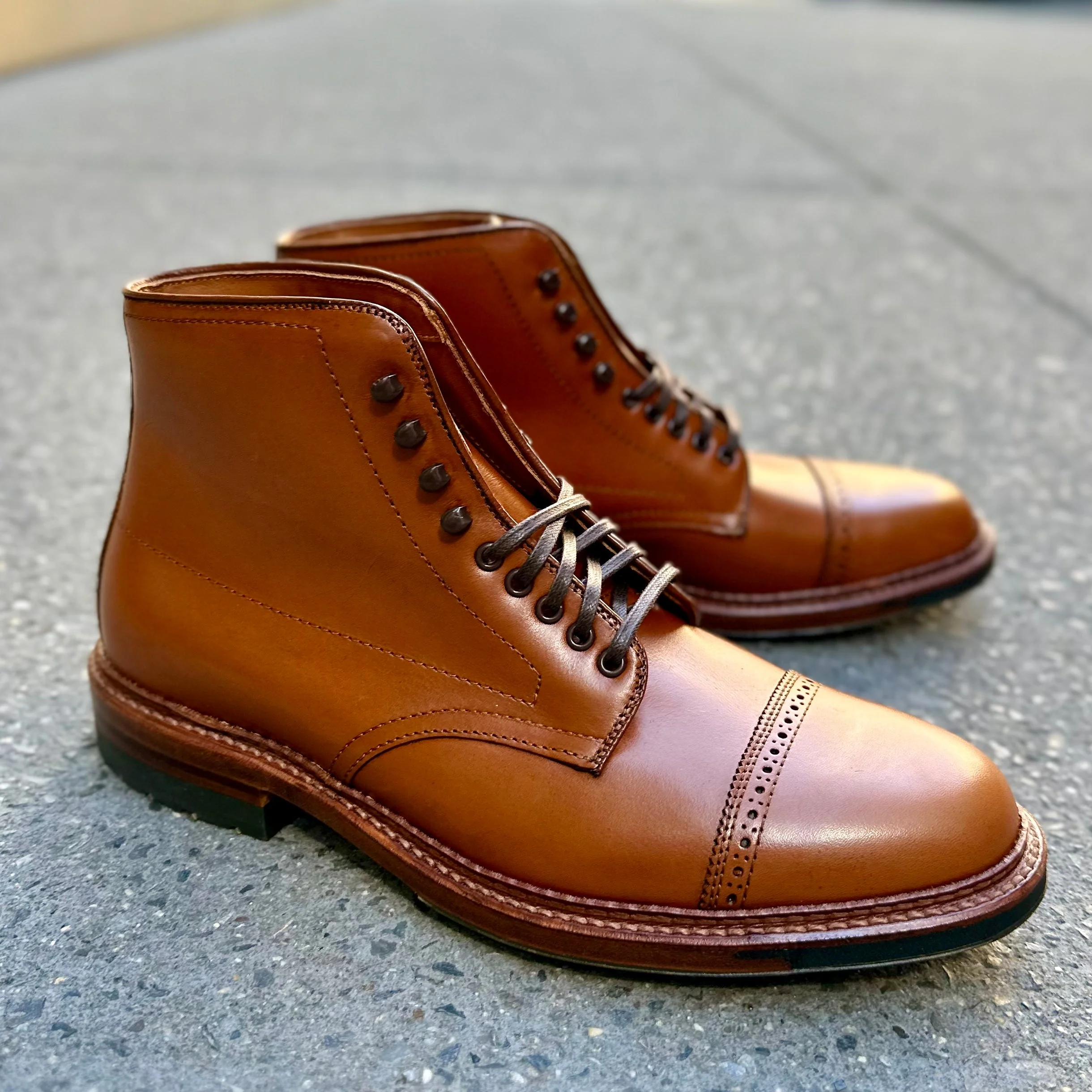 D2825HC - Jumper Boot in Burnished Tan Calfskin - Image 4